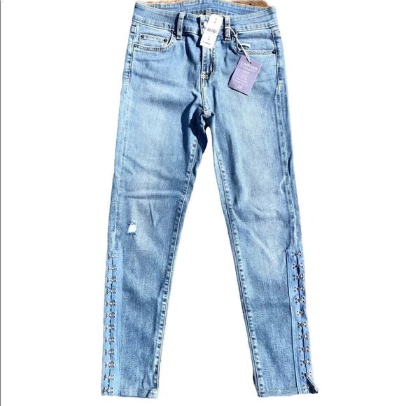 NWT CARMAR “Dion” Skinny Mid-Rise Light Wash Jeans W/ Claps Embellishment - Picture 1 of 6